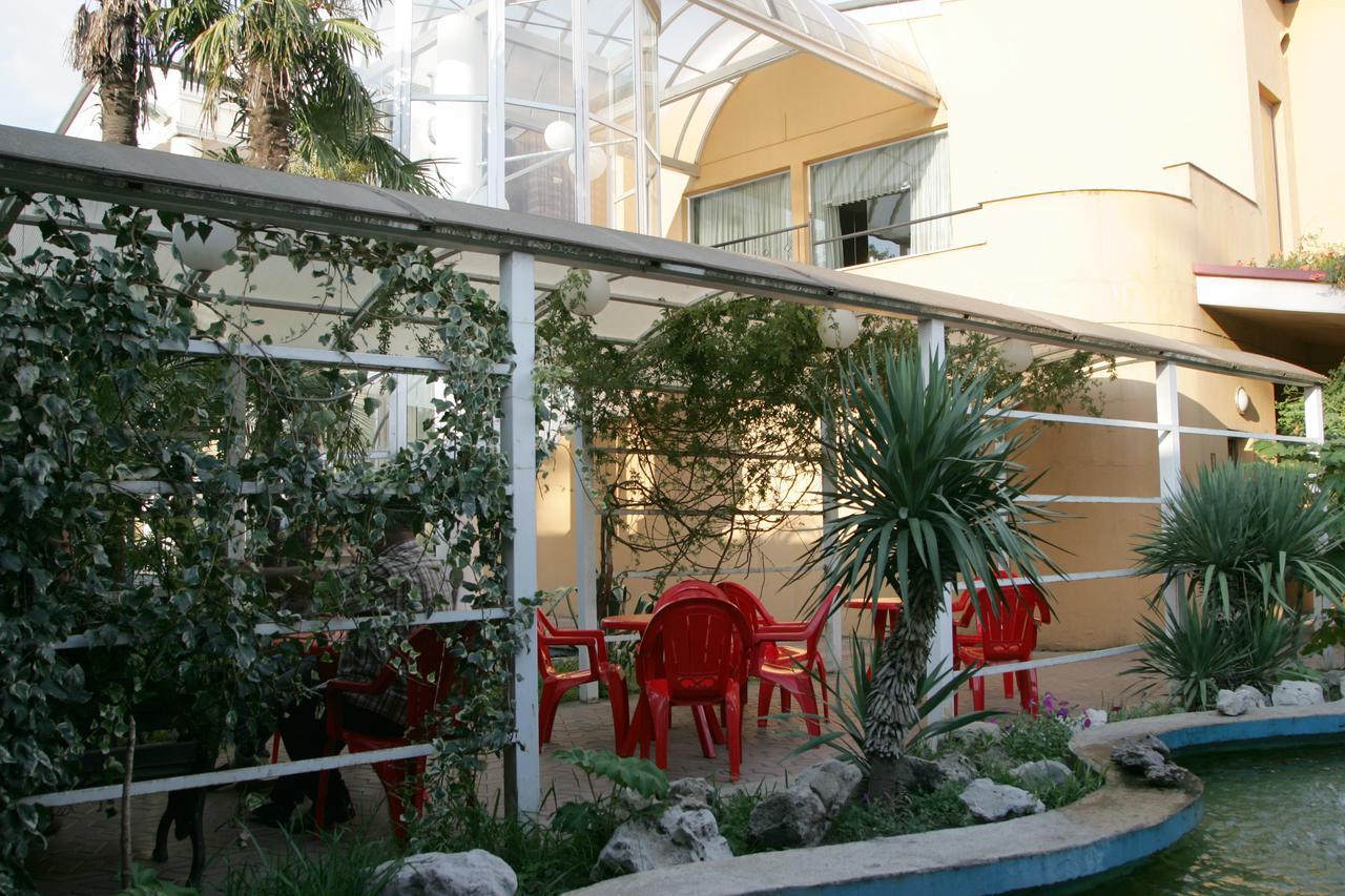 Hotel Eleon Kutaisi Exterior foto